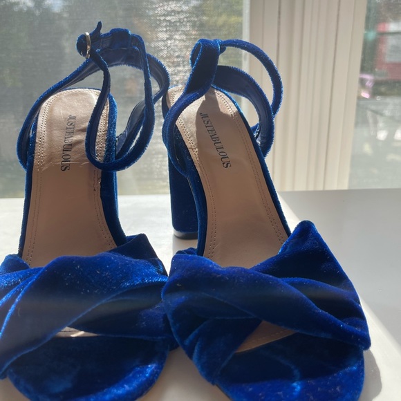 Justfab Velvet Heels, never worn. 7.5 and 3" heel - Picture 4 of 6